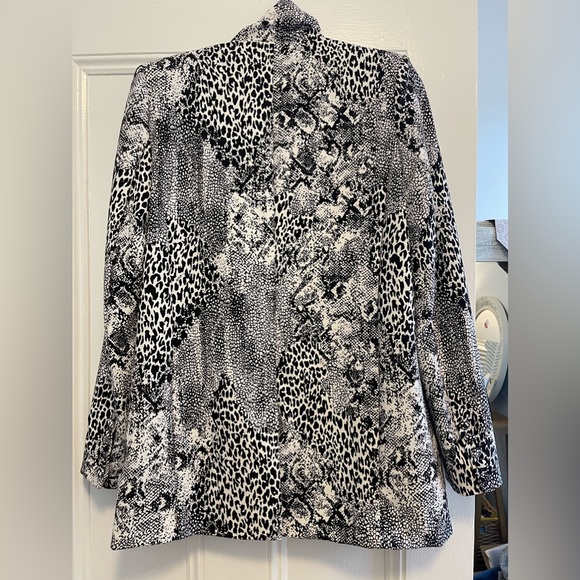 AFRM Animal Print Curtis Blazer in black&while print- XS - Picture 6 of 7